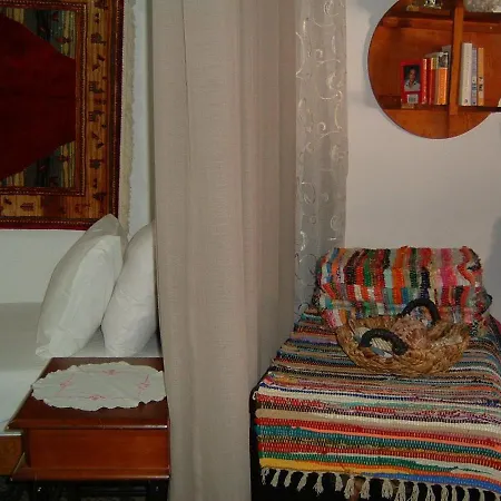 Yiayia's Rum i privatbostad Chalki Town