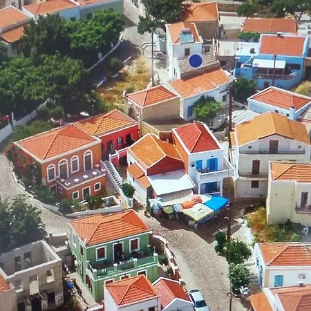 Yiayia's Rum i privatbostad Chalki Town